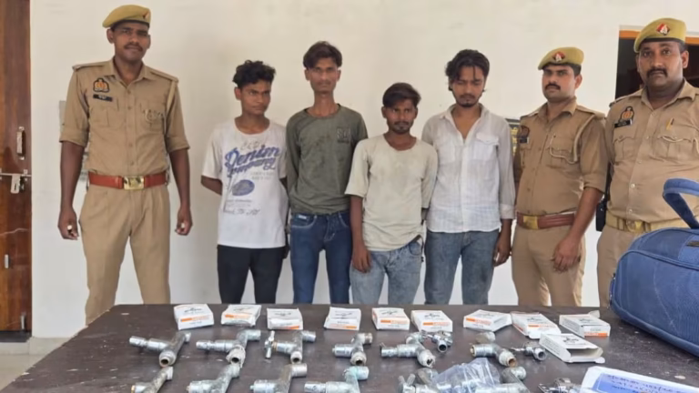 बांदा में गजब चोरी, चोर घर की 25 टोंटियां ले उड़े
