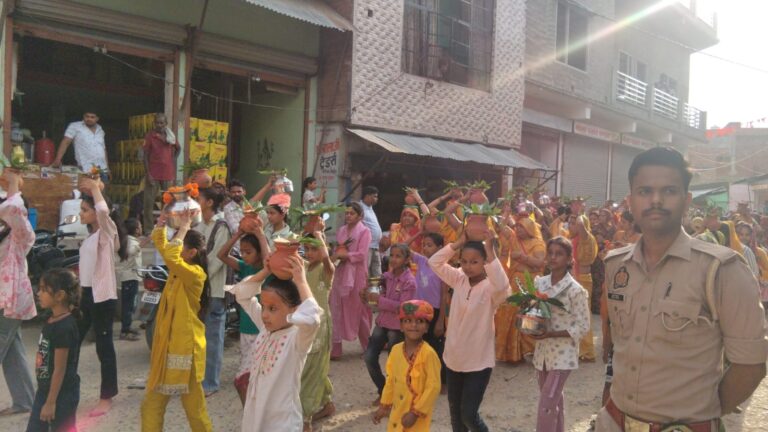जालौन: माधौगढ नगर मे डीजे गाजे बाजे के साथ निकाली गई भव्य कलश यात्रा