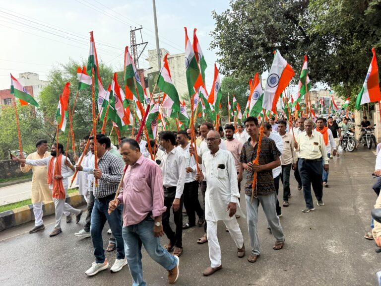 *नीमकाथाना में गूंजा राष्ट्रभक्ति का जयघोष, भाजपा ने निकाली भव्य तिरंगा यात्रा*