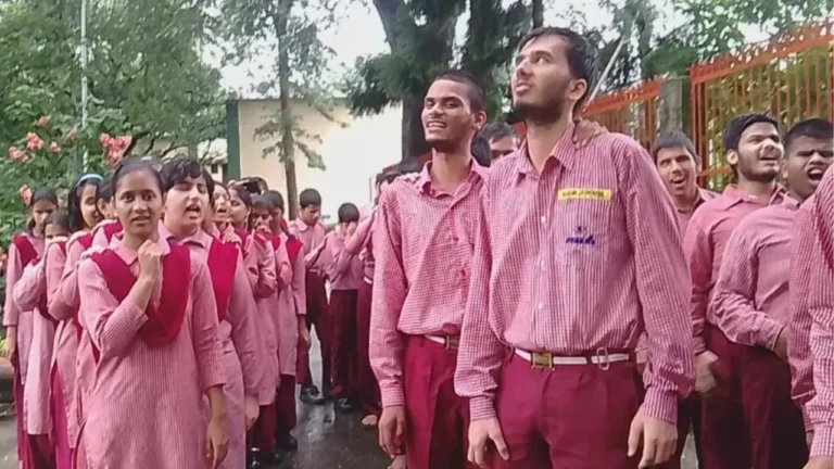 देहरादून में दिव्यांग छात्रों का आंदोलन जारी, अधिकारी का 'धमकी' वाला वीडियो वायरल
