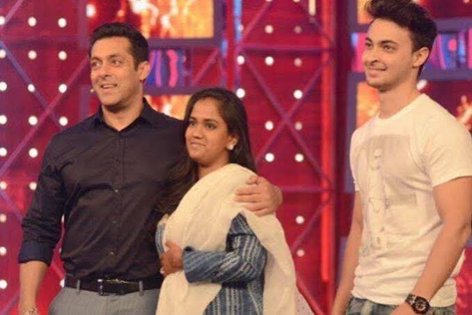 'तुम हमारे परिवार की धड़कन हो…' बर्थडे पर आयुष शर्मा ने पत्नी अर्पिता खान पर लुटाया प्यार, शेयर किया खास पोस्ट