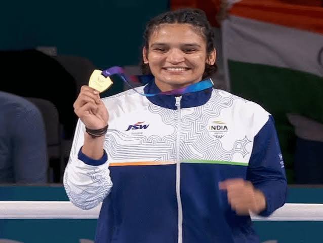पिता चाहते थे IIT में पढ़े बेटा, स्कूल के झगड़ों ने बना दिया बॉक्सर, अब CWG में जीत चुका है गोल्ड