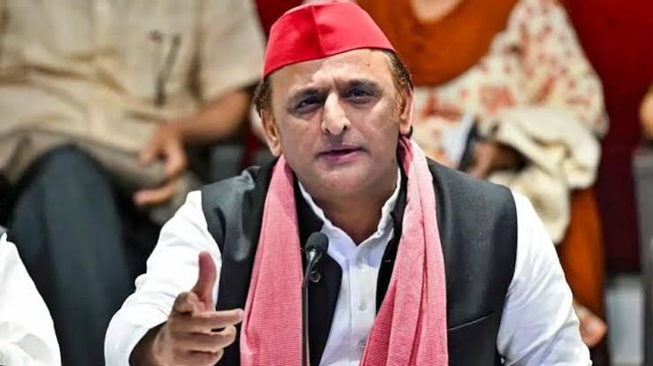 'अखिलेश विकल्प नहीं, संकल्प…', सपा दफ्तर के बाहर लगा पोस्टर, यूपी की सियासत में मचा घमासान