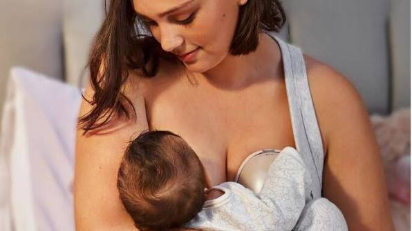 ब्रेस्ट पंप या डायरेक्ट फीडिंग? जानिए बच्चे के लिए क्या बेहतर, एक्सपर्ट्स की क्या है राय