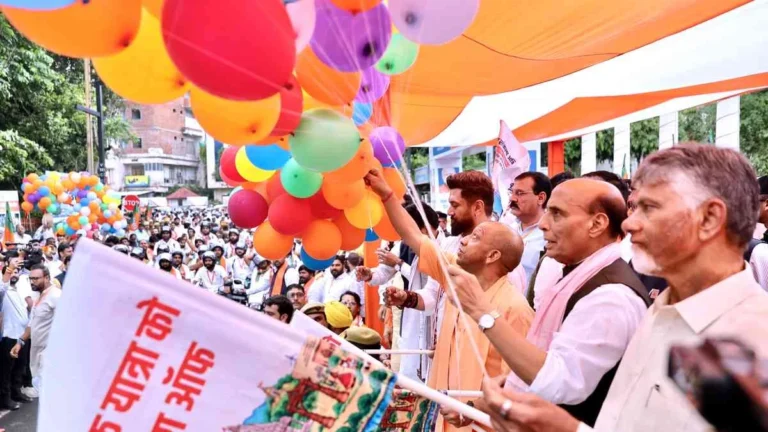 'PM मोदी के नेतृत्व में दुनिया से आंख मिलाकर बात करता है भारत', बोले- CM योगी