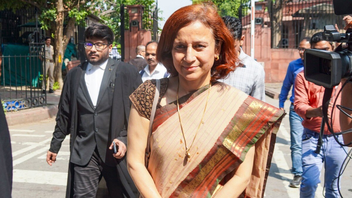 'सोनम वांगचुक की पत्नी क्या, खुद राष्ट्रपति भी…' वंदे मातरम पर बोले मौलाना साजिद रशीदी