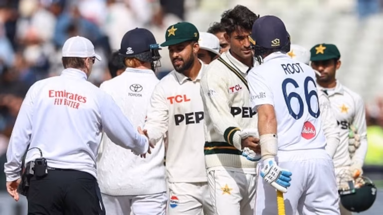 हार के बाद पाकिस्तान को डबल झटका, ICC ने एक साथ दी 2 बड़ी सजा