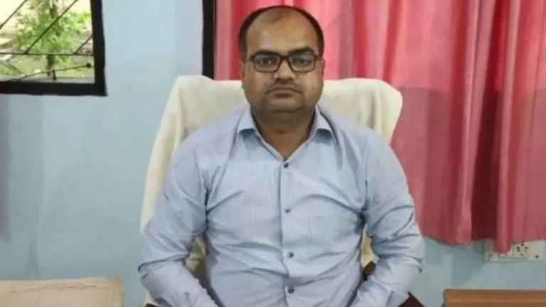 यूपी में पांच PCS अफसरों के तबादले, सत्यम मिश्रा बने काशी विश्वनाथ मंदिर के CEO