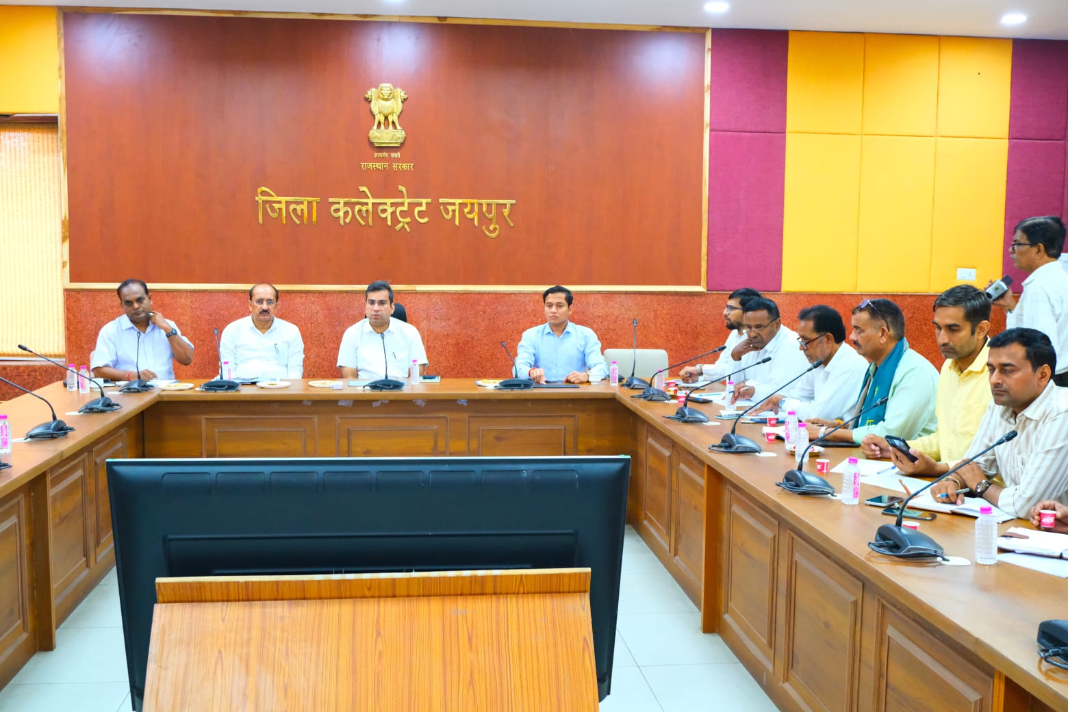 जयपुर में 2,821 मतदान केंद्रों की EVM का रेंडमाइजेशन, 3,392 बैलेट-कंट्रोल यूनिट का प्रावधान