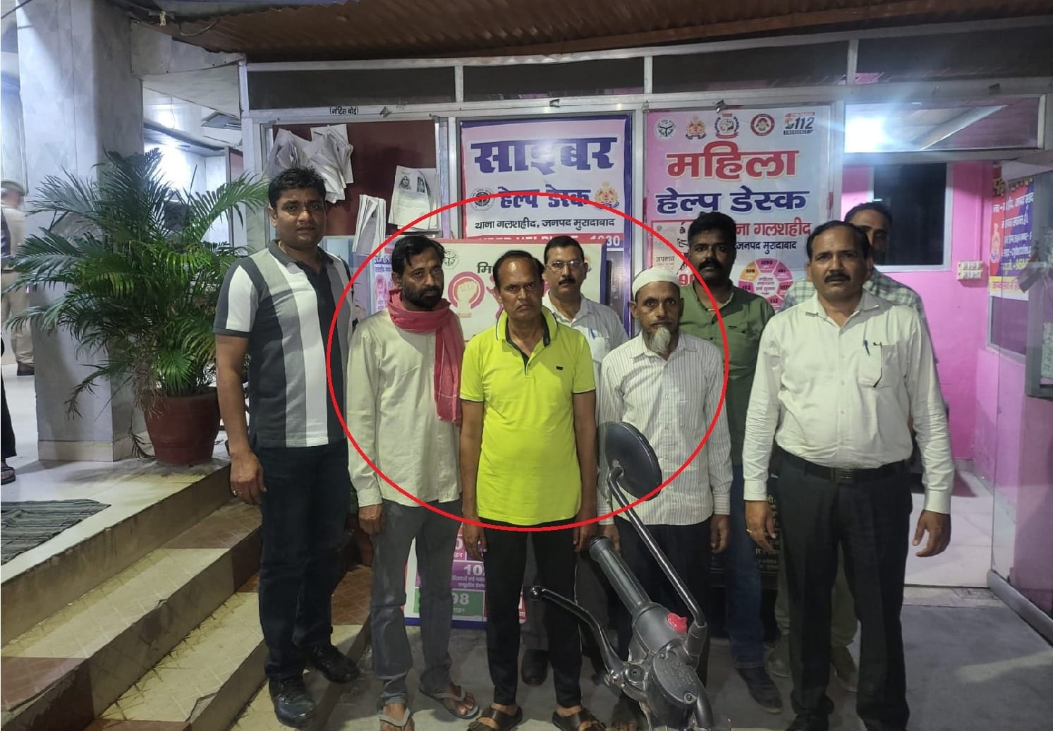 मुरादाबाद: 78 करोड़ रुपये की धनराशि के गबन/धोखाधड़ी के प्रकरण में ग्रीन रे इंटरनेशनल कंपनी से जुड़े 03 अभियुक्तों को ई0ओ0डब्लू0 टीम ने किया गिरफ्तार।