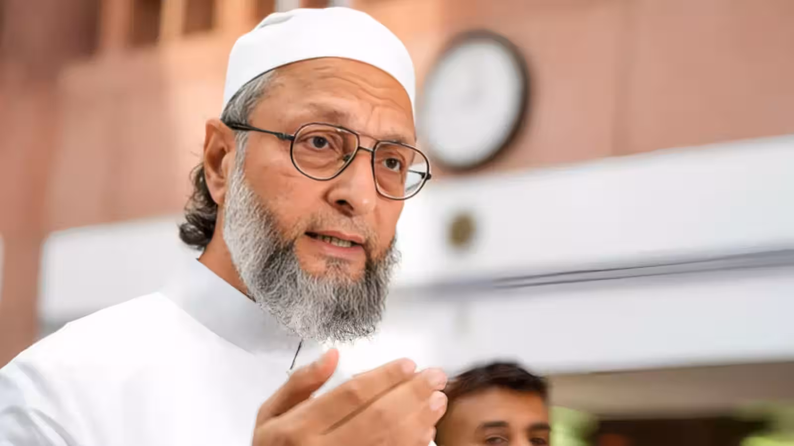 SIR को लेकर ओवैसी ने चुनाव आयोग पर उठाए सवाल, बोले- गरीबों के सामने दस्तावेज जुटाने की मुश्किल