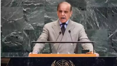 UNGA में हाफिज सईद पर सवाल से घिरे शहबाज शरीफ, जवाब दिए बिना निकले