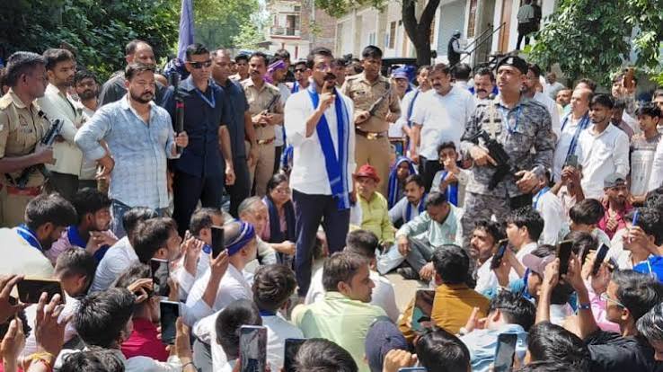 गोंडा विनोद साहनी हत्याकांड: चंद्रशेखर आजाद को पुलिस ने रोका, समर्थकों से धक्का-मुक्की के बाद हंगामा